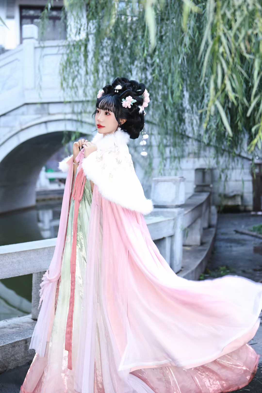 粉披风汉服 客片 1