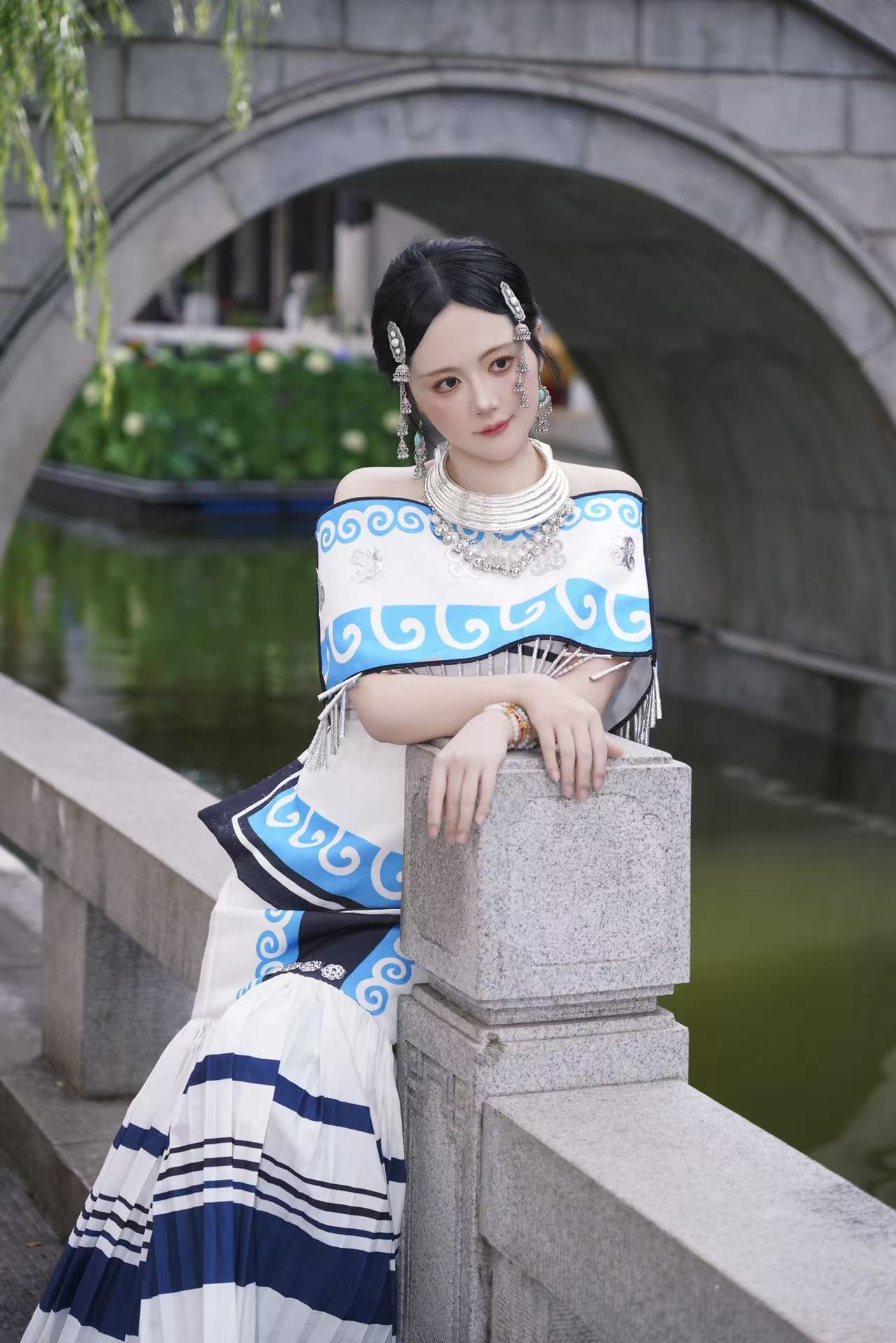 彝族孕妇 客片 1
