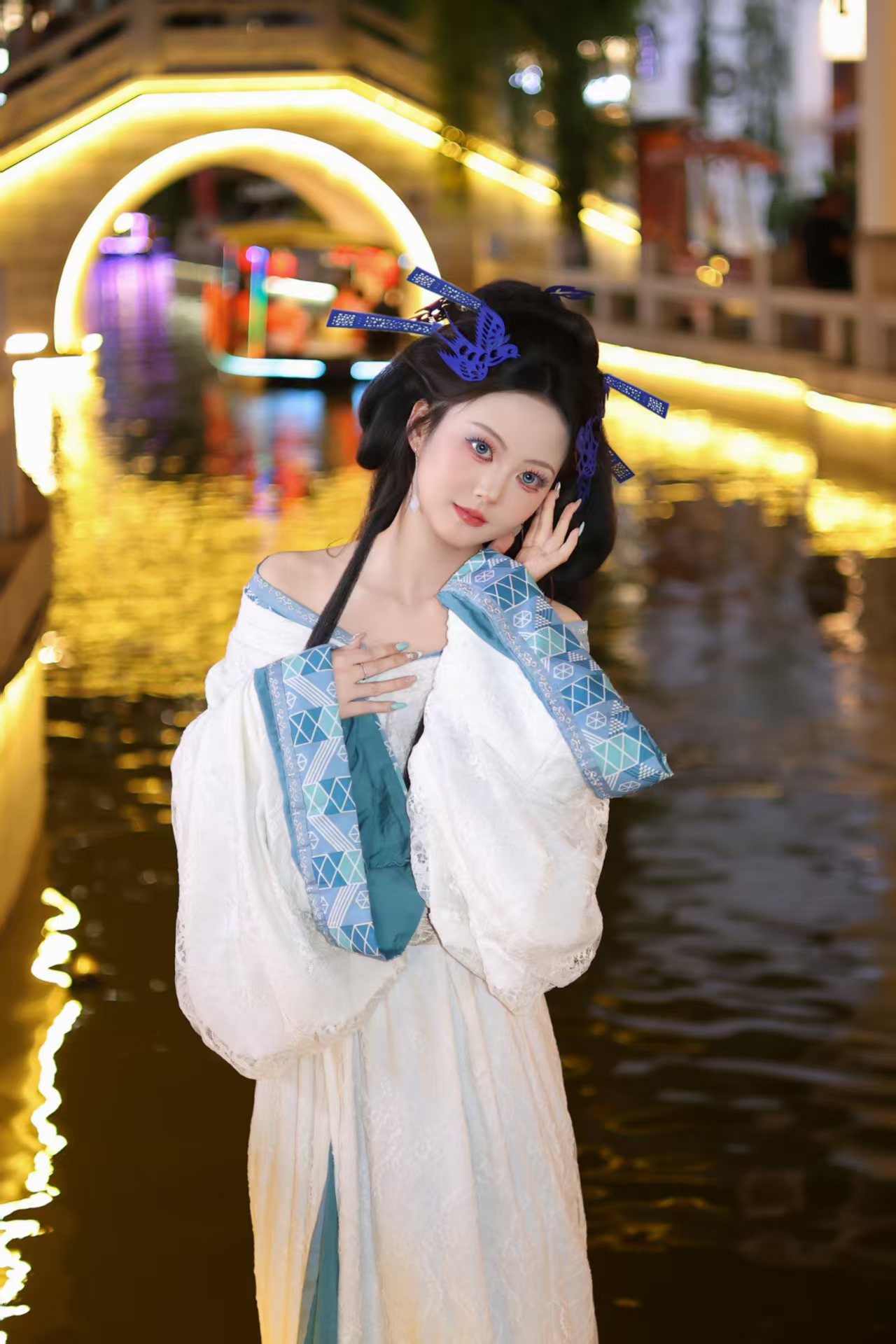 蓝色剪纸