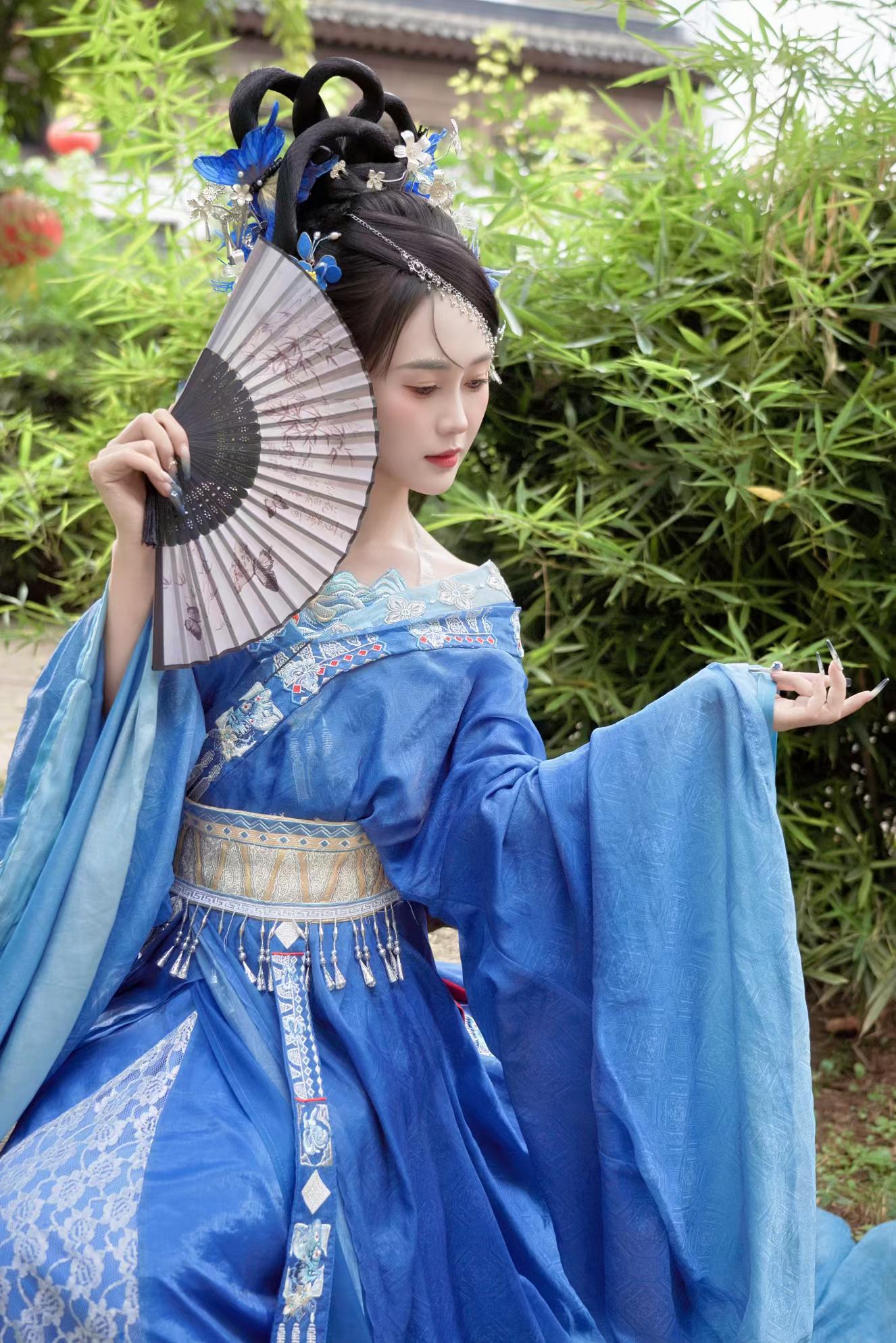 蓝色反绾髻 客片 3