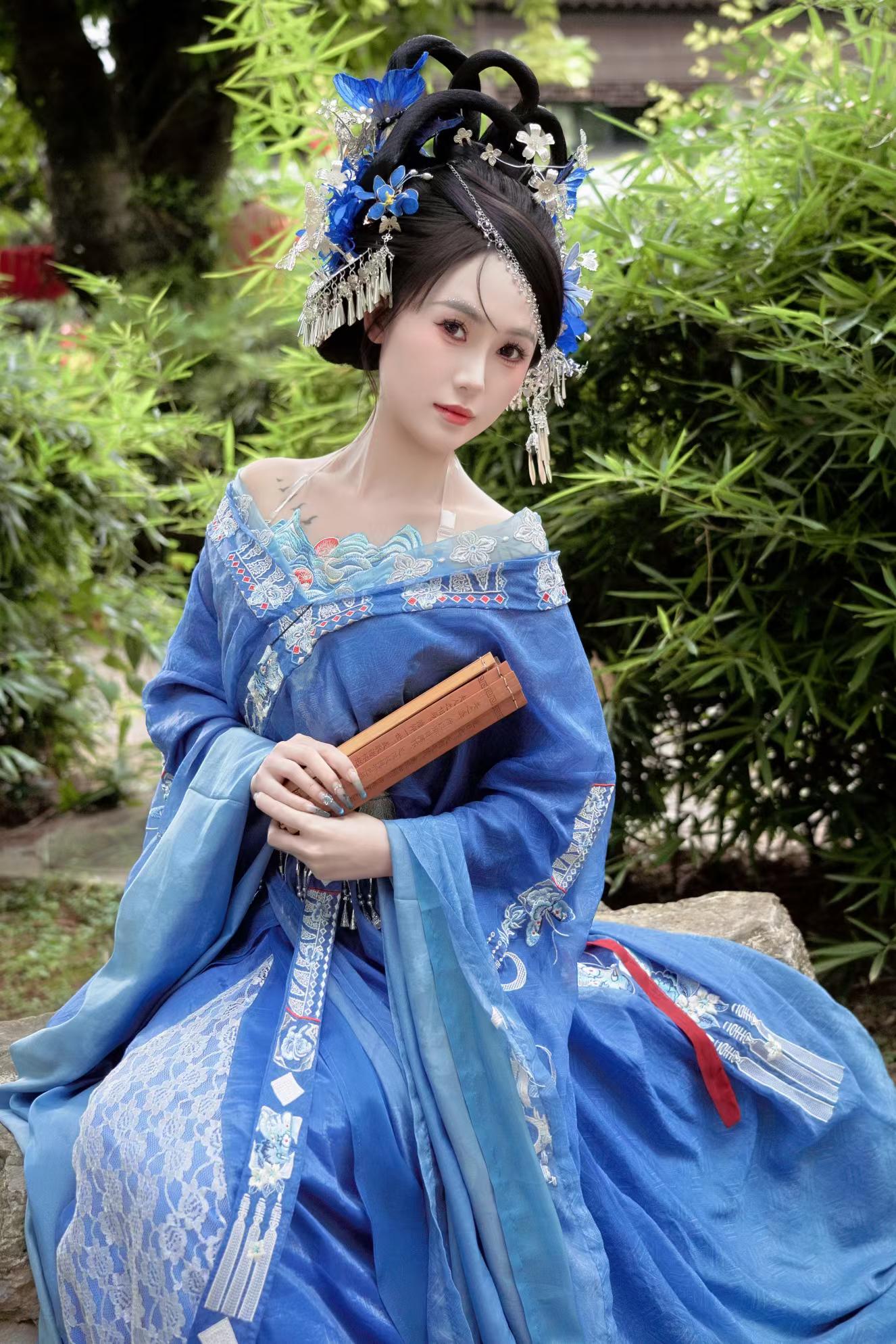 蓝色反绾髻 客片 2