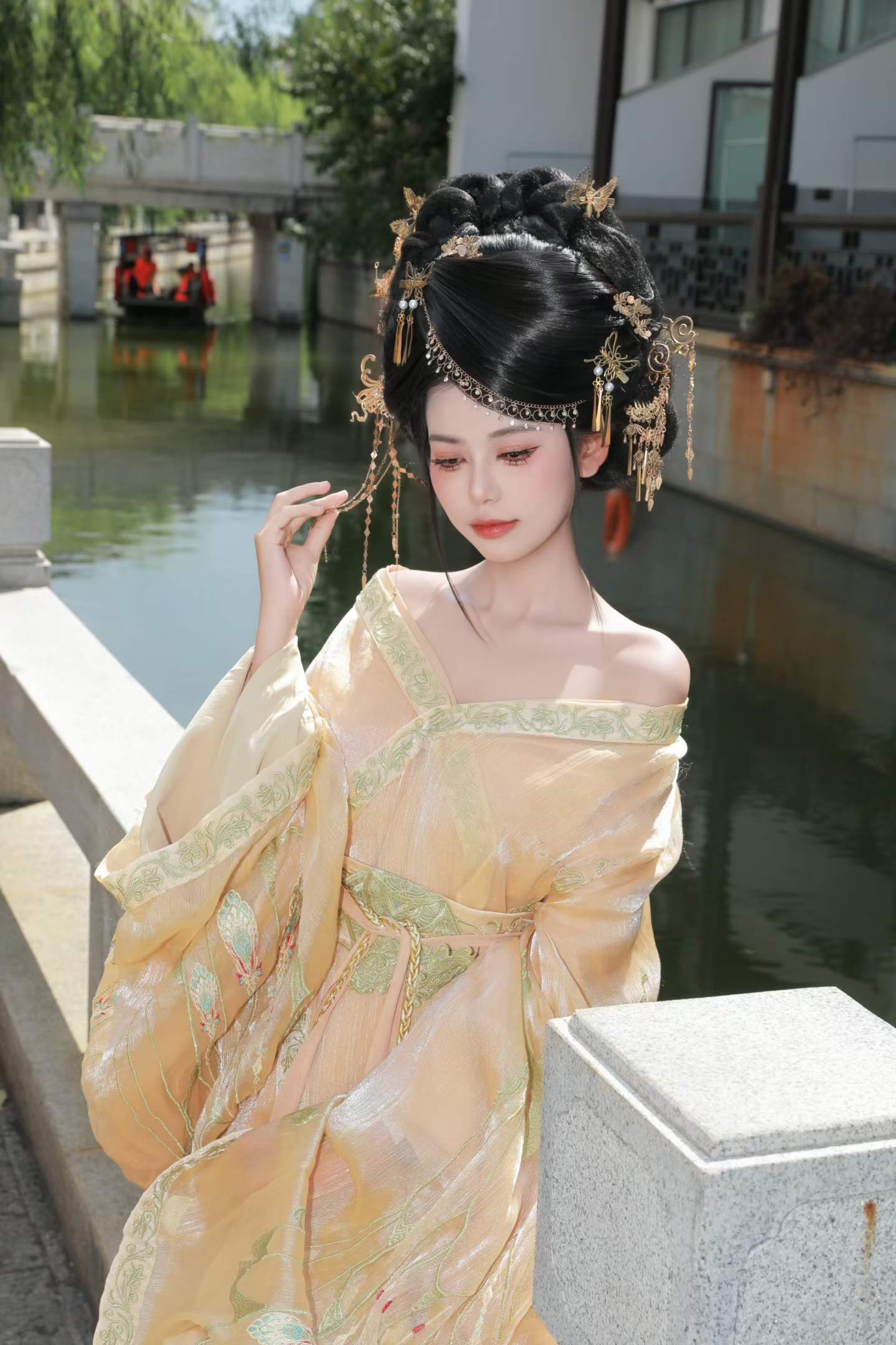 金色反绾髻 客片 3