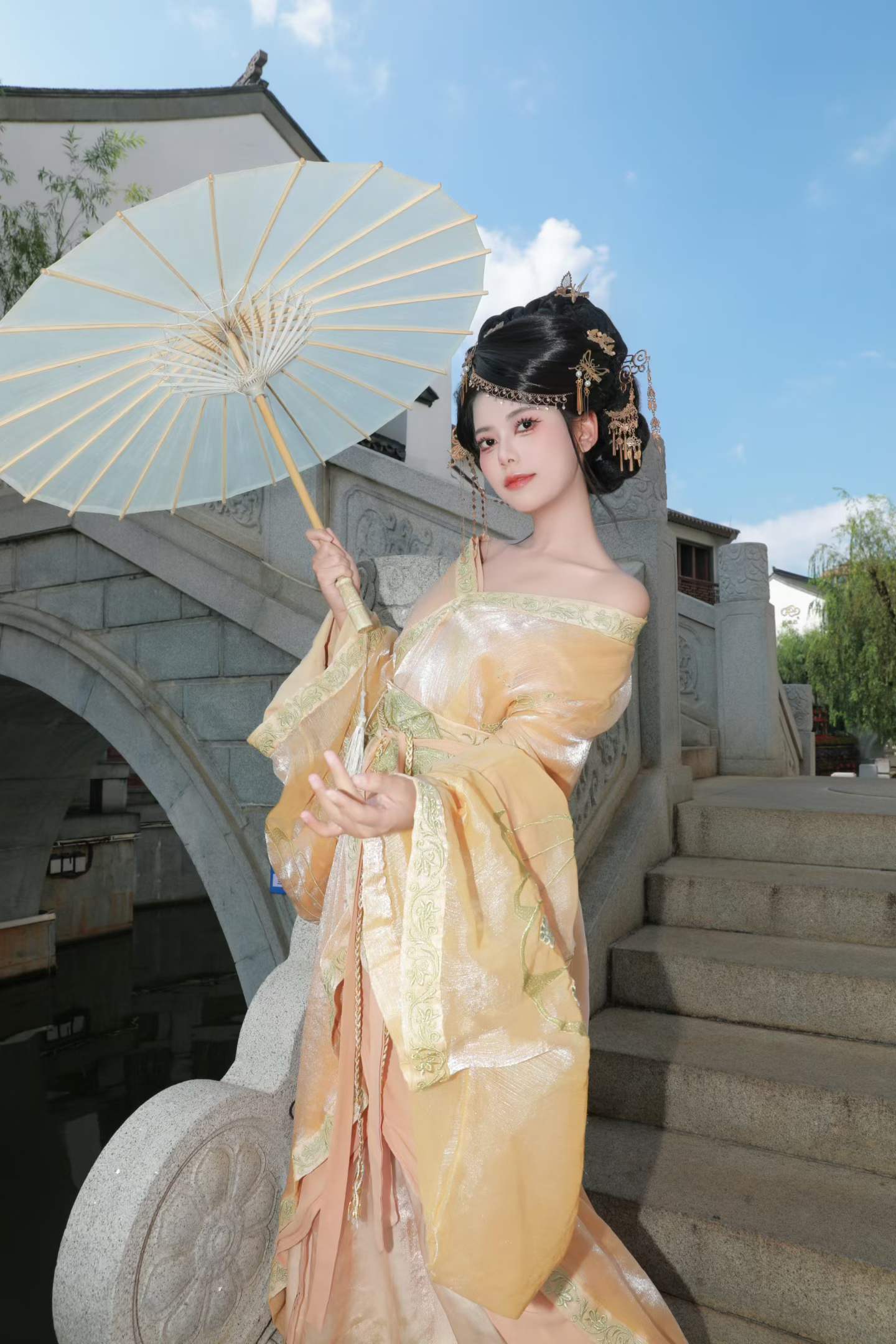 金色反绾髻 客片 2