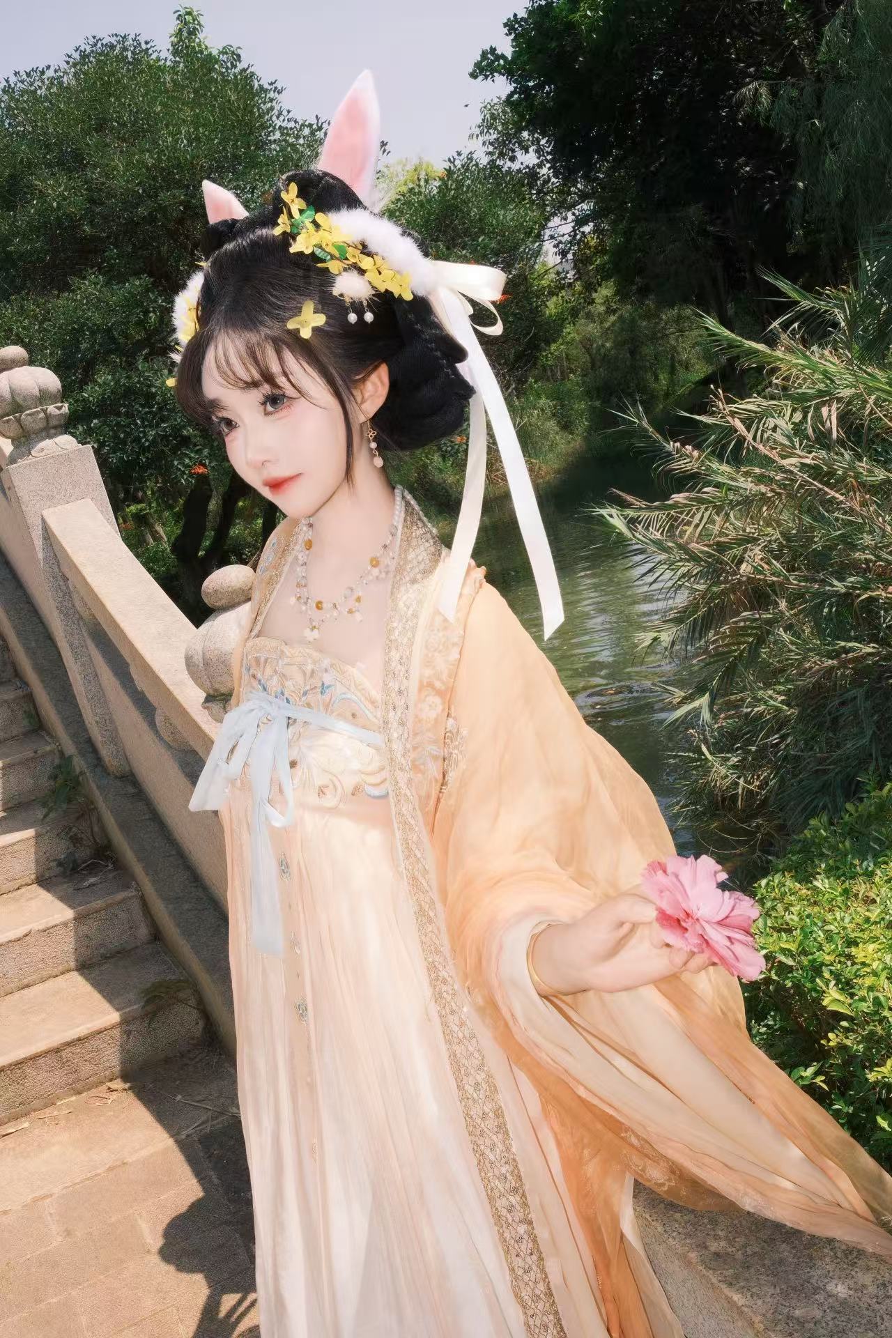 玉兔 客片 1